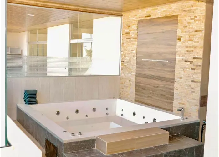 Lujo Y Confort En Tarija Con Jacuzzi Y Sauna